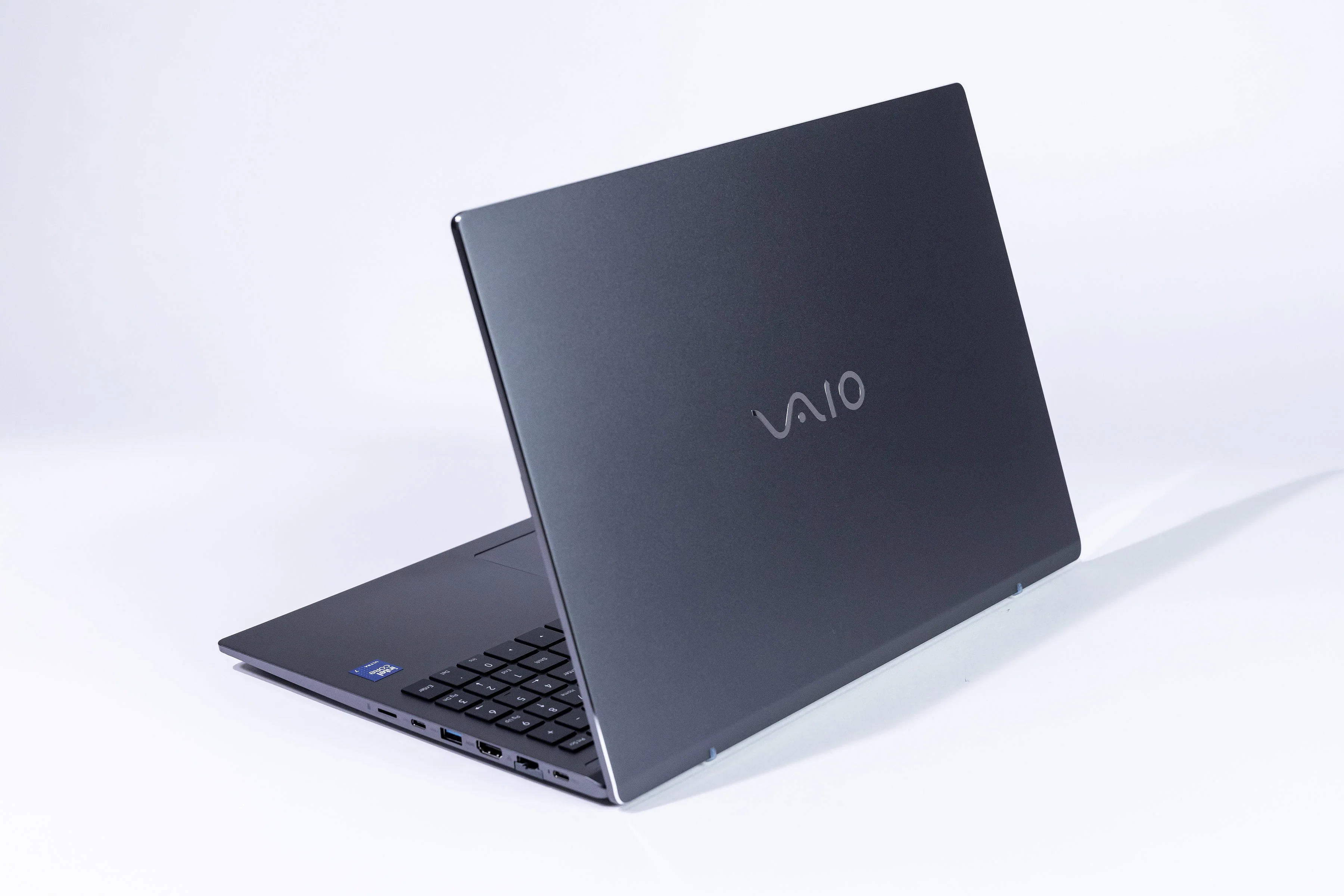 VAIO FS 16" Laptop | Windows 11 Home | Intel® Core™ Ultra 7 (16-Core, AI) | FHD Touch Display | THX® Spatial Audio | All-Aluminum Chassis - Image 4